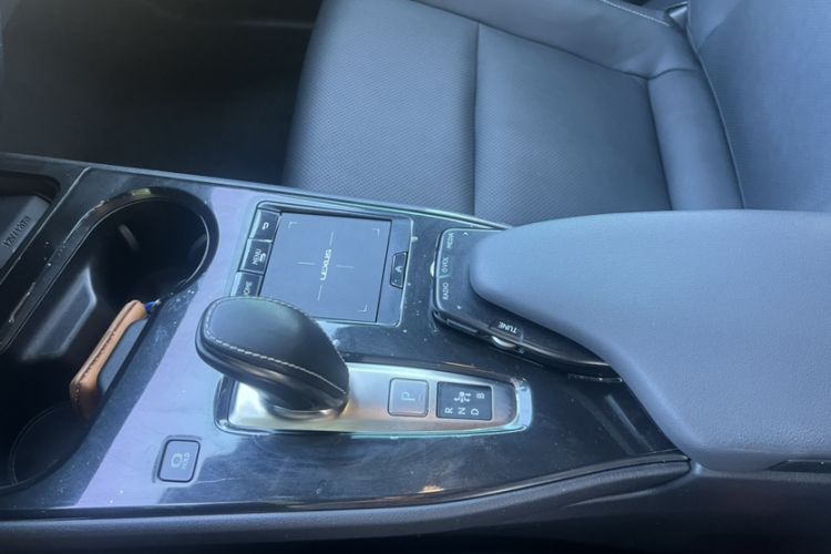 Used Lexus UX New Energy 2020 300e Pure·Joy Edition Interior 3