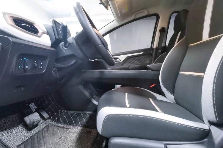 Used SOL E10X 2021 302 km Range Fashion Edition 31.4 kWh