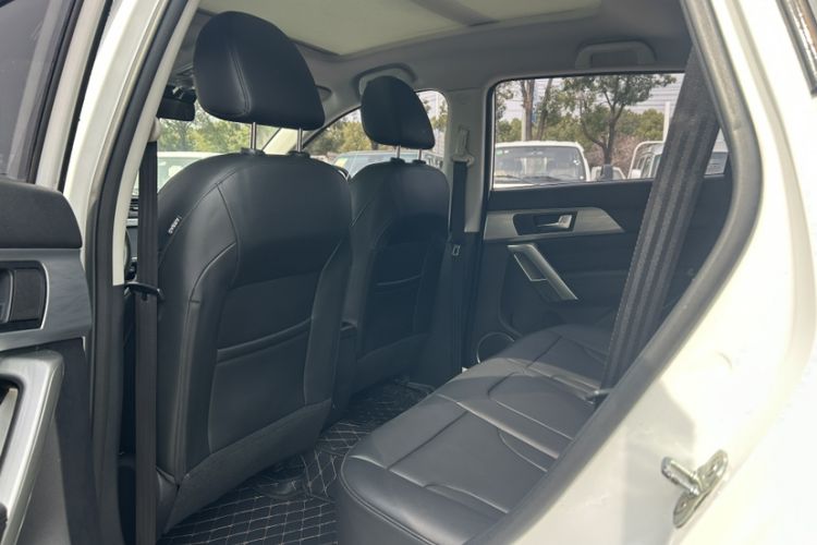 Used Haval H2 2018 Red-Label 1.5T Dual-Clutch Two-Wheel-Drive Luxury Model Interior 3