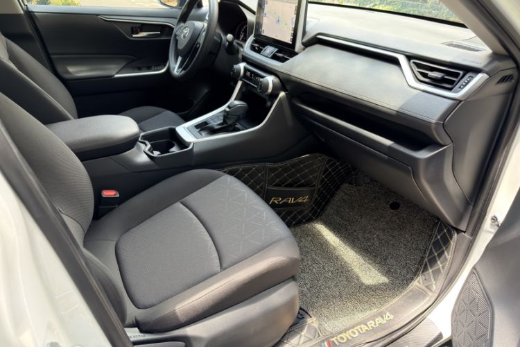 Used Toyota RAV4 2022 2.0L CVT 4x4 Fashion Edition Interior 2