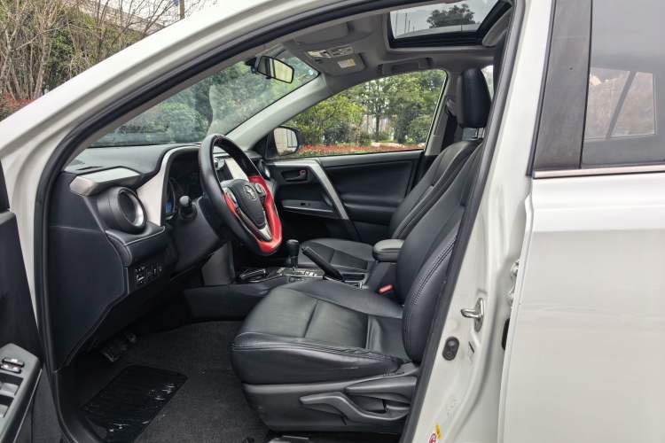 Used Toyota RAV4 2018 2.0L CVT Two-Wheel Drive Fashion X Edition