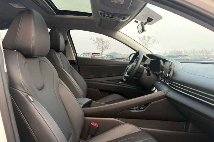 Used Hyundai Elantra 2023 1.5L CVT GLX Elite Edition Interior 4