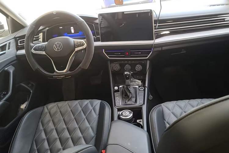 Used Volkswagen Sagitar 2025 300TSI DSG Excellence Edition Interior 3