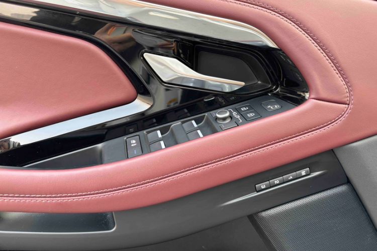 Used Land Rover Range Rover Evoque 2021 Range Rover Velar 249 PS R-Dynamic HSE Luxury Edition
