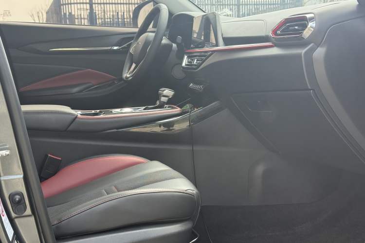 Used CHANGAN OSHAN X5 2021 1.5T DCT Prestige Edition Interior 3