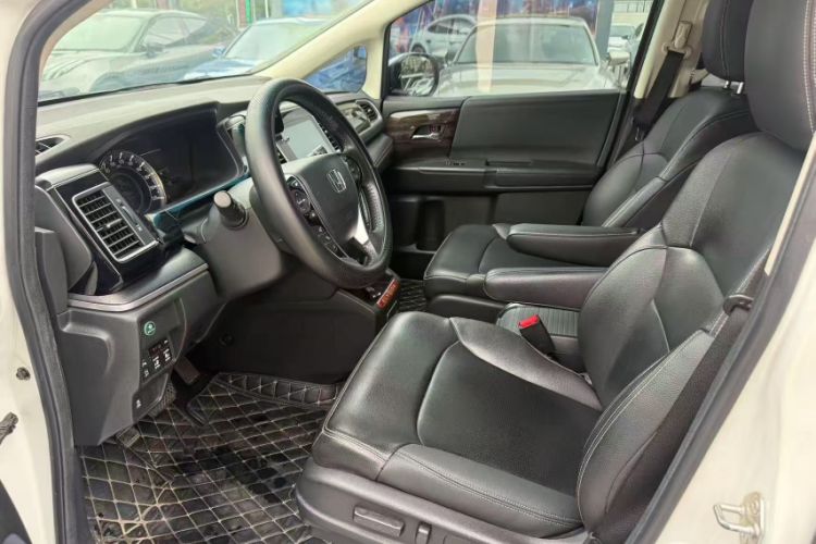 Used Honda Elysion 2016 2.4L Comfort Edition Interior 2