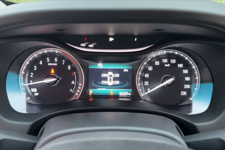 Used Buick GL6 2019 18T 6-Seater Connected Luxury Version China VI Standard Odometer Close Up