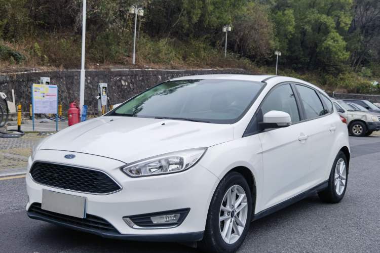 Used Ford Focus 2015 Hatchback 1.6L Automatic Fashion Edition Exterior 4