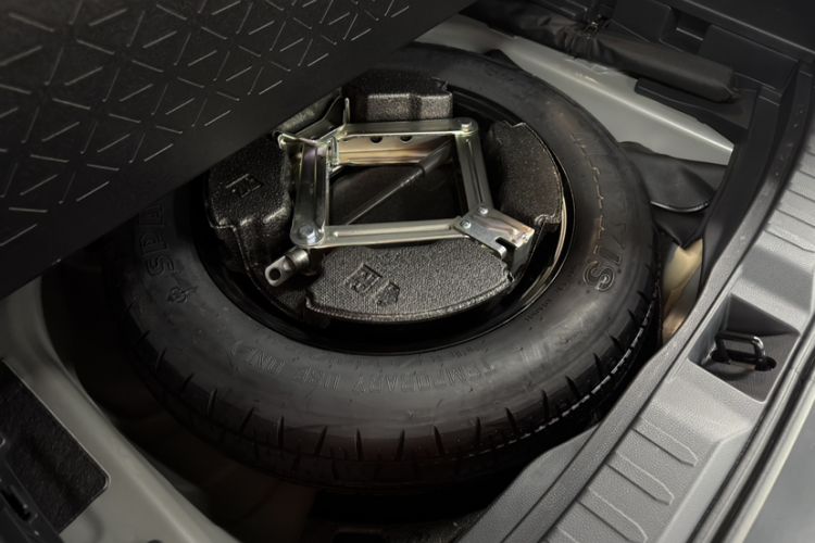 Used Toyota Wildlander 2023 Dual-Motor 2.5L E-CVT Two-Wheel Drive Luxury PLUS Edition
