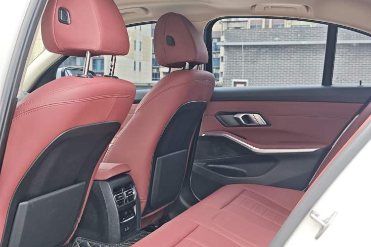 Used BMW 3 Series 2021 Second Facelift 325i M Sport Package Interior 3