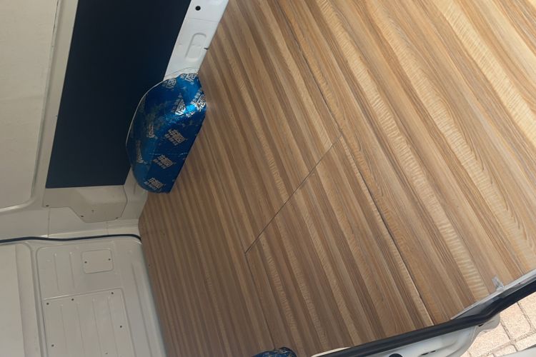 Used Jinbei Hiace 2020 2.0L Xiangyun Series Luxury Van High Roof China VI Standard Model 1TZS