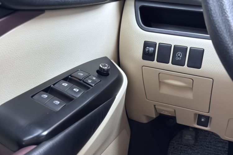 Used Toyota Highlander 2017 2.0T Four-Wheel Drive Elite Edition 7-Seater Interior 8