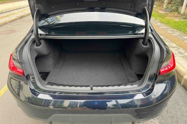 Used BMW 5 Series 2021 Updated Version 525Li Luxury Package Trunk