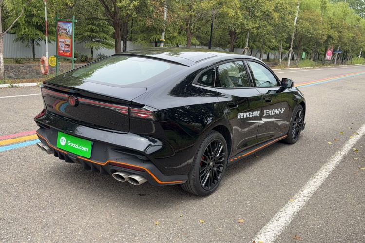 Used CHANGAN UNI-V 2025 Model Third-Generation 2.0T Dynamic Edition Exterior 4