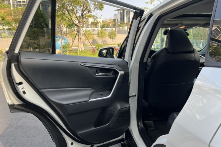 Used Toyota Wildlander 2020 Dual-Engine 2.5L E-CVT Two-Wheel Drive Luxury Edition Interior 1