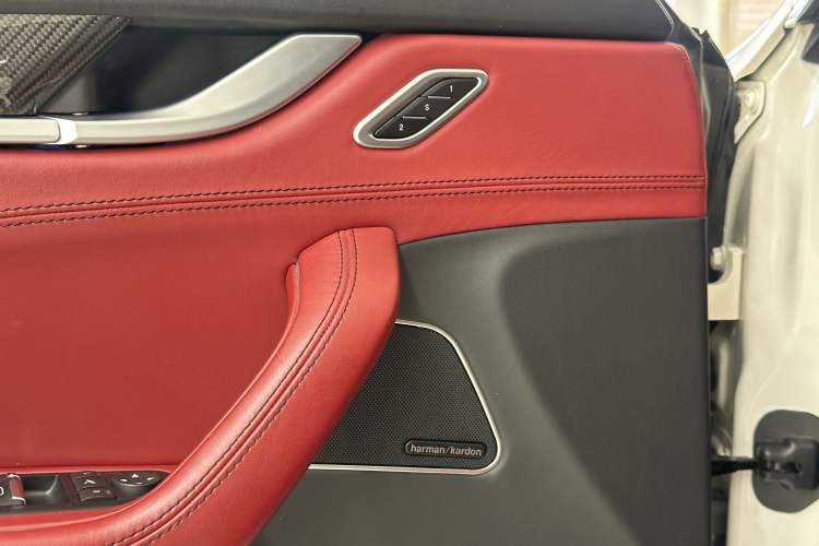 Used Maserati Levante 2016 3.0T Standard Edition Interior 8