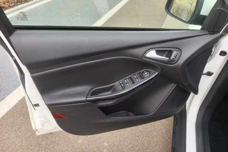 Used Ford Focus 2017 Hatchback 1.6L Manual Fashion Edition SmartDrive Version