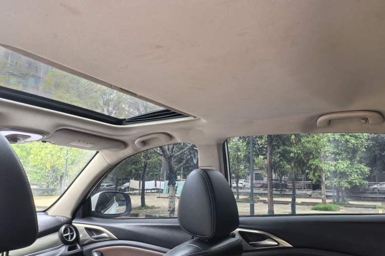 Used BYD Song 2017 Gaishi Upgrade Edition 1.5TI Manual Elite Model