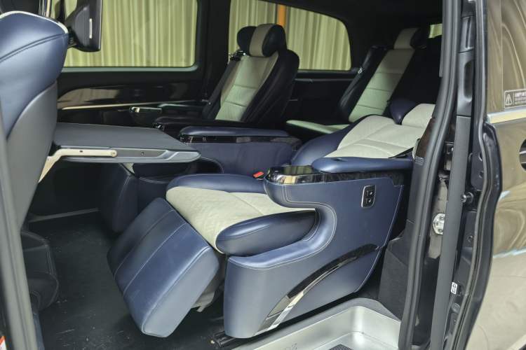 Used Mercedes-Benz V-Class 2018 V 260 L Prestige Extended Version China VI
