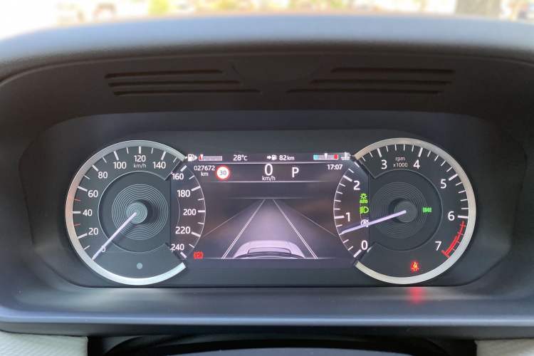 Used Land Rover Discovery 2023 Revised Version 360 PS R-Dynamic S