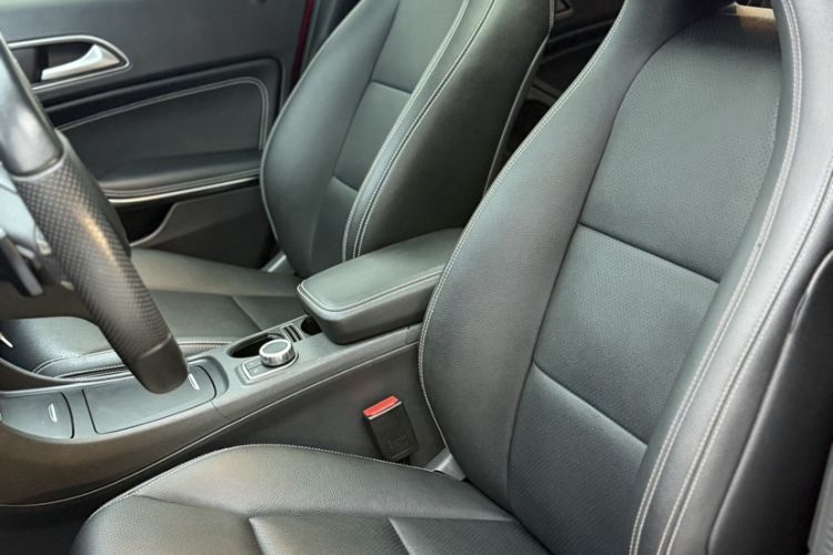 Used Mercedes-Benz GLA 2015 GLA 200 Sport Edition Interior 2