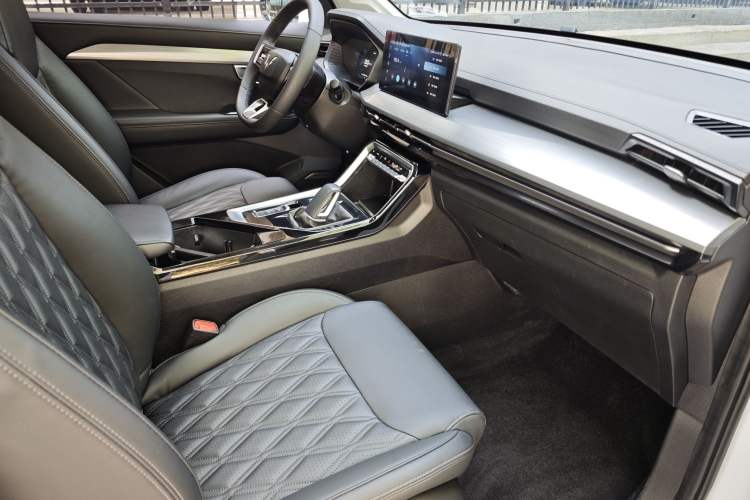 Used Wuling Asta 2022 2.0L DHT Electric-Speed Version