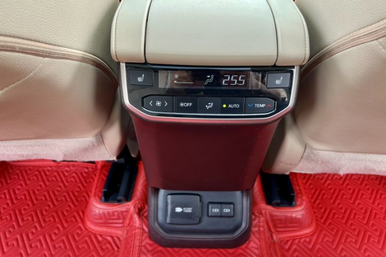 Used Toyota Highlander 2022 Dual-Engine 2.5L Four-Wheel Drive Supreme Edition 7-Seater Interior 4