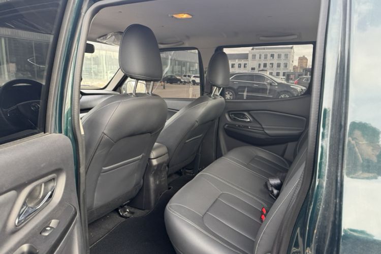 Used Dongfeng Ruichi 2023 2.4T Diesel Two-Wheel Drive Business Edition Long Cargo Bed YCY24165-61
