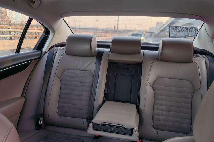 Used Volkswagen Magotan 2015 1.8TSI Luxury Model
