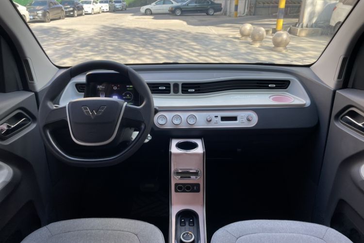 Used Wuling Hongguang MINIEV 2022 Macaron Premium Model – Lithium Iron Phosphate Interior 1