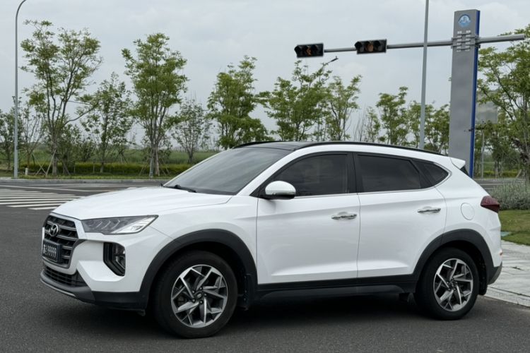 Used Hyundai Tucson 2019 280TGDi Dual-Clutch Two-Wheel Drive Fashion Edition China VI Standard
