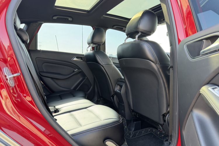 Used Mercedes-Benz B-Class 2015 B 200 Sport Edition Interior 7