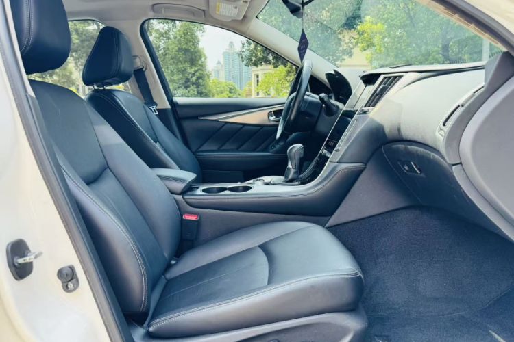 Used Infiniti Q50 2014 3.7L Comfort Edition Interior 10