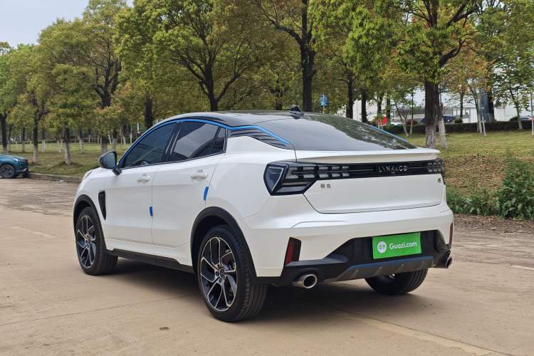 Used Lynk & Co 05 2020 2.0TD Two-Wheel Drive Shine Halo Exterior 4