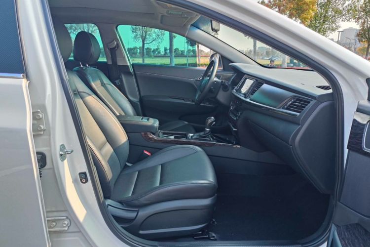 Used Hyundai Mistra 2017 1.8L Automatic Deluxe DLX Model China V Emission Standard Interior 3