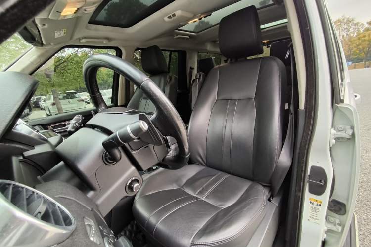 Used Land Rover Discovery 2014 3.0 SC V6 HSE Left Front Seat