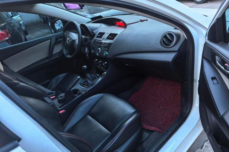 Used Mazda Mazda 3 2015 Sedan 1.6L Manual Comfort Model
