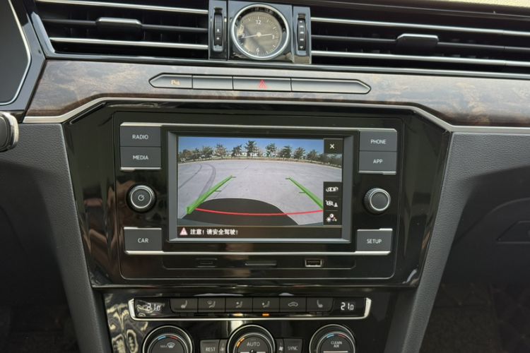 Used Volkswagen Magotan 2018 330TSI DSG Luxury Model Audio And AC Panel