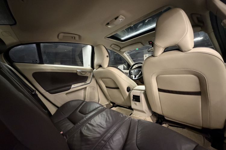 Used Volvo S60 2014 S60L 2.0T Zhiyuan Edition
