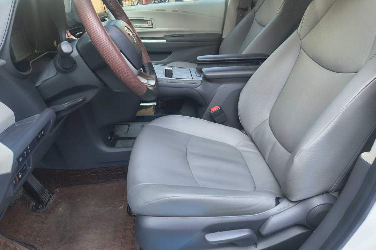 Used Toyota Granvia 2023 2.5L Hybrid Comfort Edition