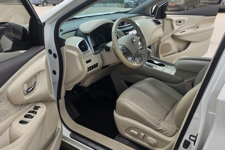 Used Nissan Murano 2017 2.5L XL Two-Wheel Drive Smart Edition Interior 2