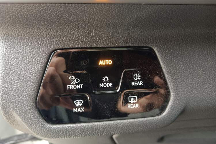 Used Volkswagen Tavendor 2024 380TSI All-Wheel Drive R-Line Cruise Edition
