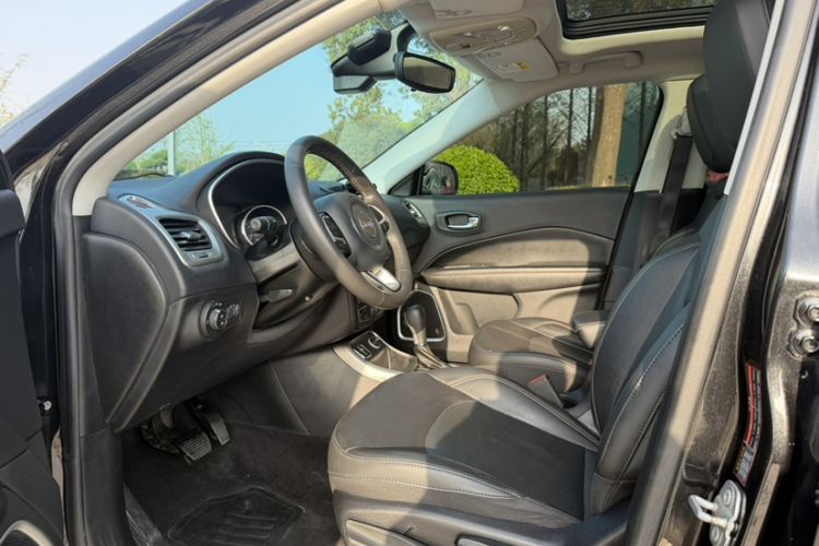 Used Jeep Compass 2017 200T Automatic Family Edition
