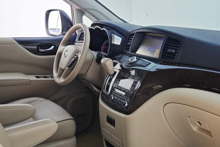 Used Nissan Quest 2015 3.5L SL Interior 6