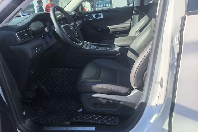 Used Ford Explorer 2024 2.3T EcoBoost Four-Wheel Drive Titanium Edition 6 Seats