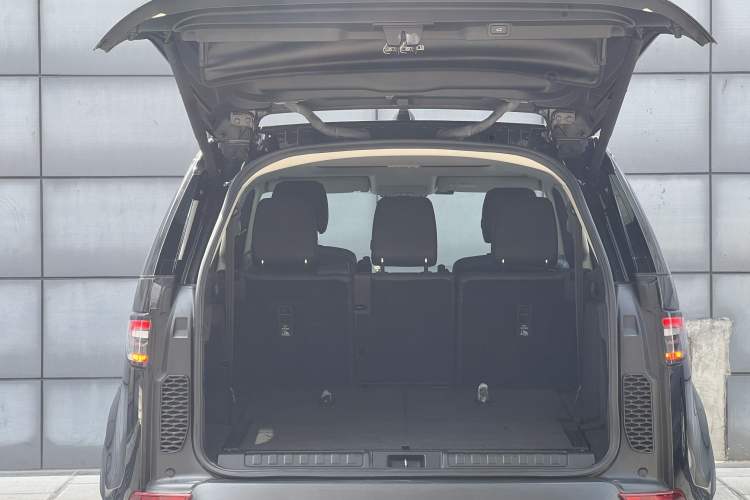 Used Land Rover Discovery 2019 3.0 SC V6 SE
