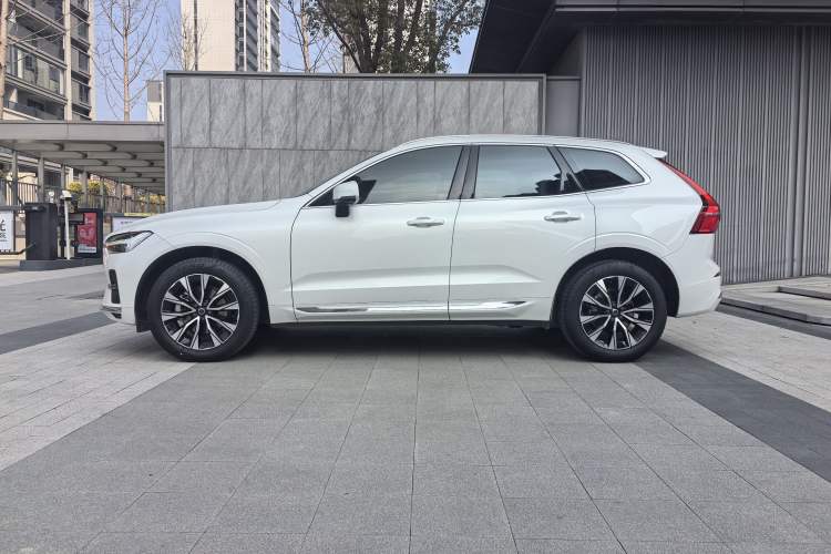 Used Volvo XC60 2023 B5 4x4 Smart Luxury Edition
