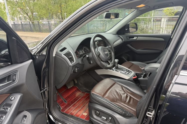 Used Audi Q5 2017 Plus 40 TFSI Ambition Model Interior 5