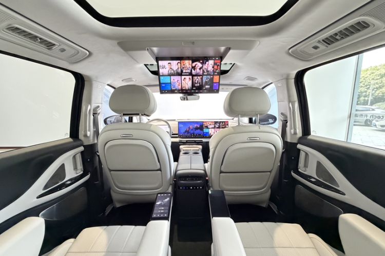 Used VOYAH Dream 2025 PHEV Four-Wheel-Drive Flagship Kunpeng Edition Interior 5