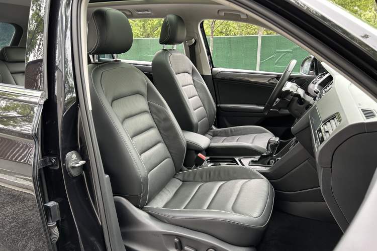 Used Volkswagen Tiguan L 2020 330TSI Automatic Two-Wheel Drive R-Line Flagship Version China VI Standard Right Front Seat